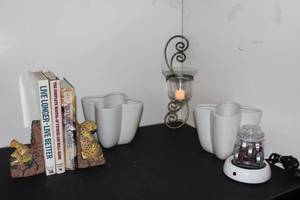 lot 186 image: Home Decor Items