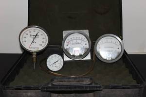 lot 189 image: HVAC Pressure Gauges as shown in photos