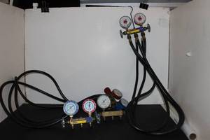 lot 197 image: HVAC Yellow Jacket Refrigerant Gauges and Hoses and others for Parts
