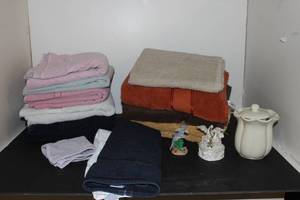 lot 202 image: Selection of Bath Linens and Home Decor Items