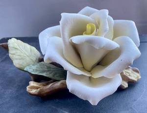 lot 41 image: Large Porcelain White Rose by Golden Crown