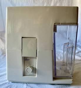 lot 25 image: Oster Juice Extractor