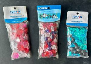 lot 149 image: Topfin Underwater Worlds Aquarium Dcor 3 5.3oz bags