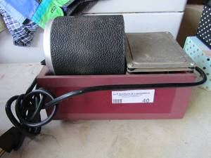 lot 40 image: Red Rock tumbler works, brand unknown