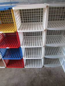 lot 61 image: 4 tier plastic shelving units various colors will come apart to be shorter are used as a single    qty 5