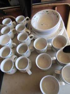 lot 71 image: Allegro dish set part 2, includes 14, coffee cups qty 10, 2 soup dishes, 1 serving platter, 4 large soup bowls, 2 large serving plates  x$, qty for all is 35