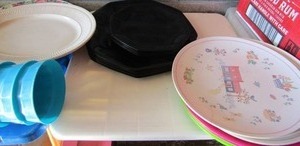 lot 74 image: Various lot of kitchen dishes includes, plates, saucers, bowls and a few used plastic cups