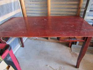 lot 77 image: Brown desk needs repair on one leg, size 305428