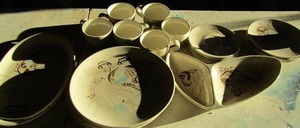lot 87 image: Bob White by Red Wing #115 dish set - 6 cups, 2 dinner plates, 2 saucers,  6 cup saucers, serving platter, divided platter  18pcs   x $$
