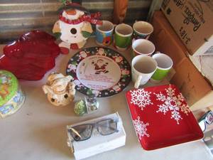 lot 89 image: Christmas lot of, coffee cups, cookie plates, 2 red sqauredinner plates, snowman dcor, wan snowman