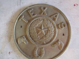 lot 91 image: Solid metal  Texas symbol size 8 diameter