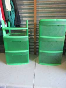lot 129 image: Green 3 drawer storage bens 1 is missng a drawer, can be used as a 2 drawer easy