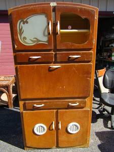 lot 1 image: C M S NuMaid Vintage KITCHEN BOX -  bread box, 2 top doors one missing glass piece, 2 bottom doors, 1 pull down door, 3 drawers, nice condition minus missing glass, British made 1960 Licence # 2034 -