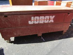 lot 5 image: JOBOX sturdy rolling  top lifts   solid and heavy, size is 337224