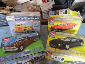 lot 29 image: New in box model cars, 1966 ford fairland GT-GTA, 1995 Chevy cameroZ8, 1997 Ford f150 pick up, 1939 chevy street rod qty 4