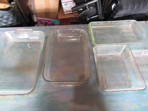 lot 26 image: Various size Pyrex baking dishes qty 5
