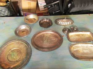 lot 22 image: Reed& Barton and International and Wallace silver platted items