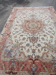 lot 8 image: Persian rug    9 12 ft x 79 area rug beautiful dcor, Retails around $8,000 New , amazing condition no stains, colors included in pictures