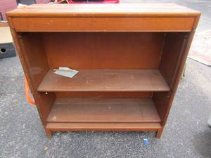 lot 134 image: 3 tier brown wooden book shelf,  VINTAGE comes apart for transport,  solid, size 353412