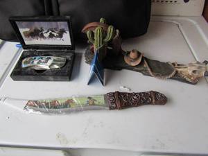 lot 141 image: New western item lot, Horse design knife new in case, DWK western home dcor new, 13 western dcor knife NEW x $$