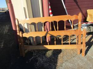 lot 177 image: Full size wooden HB&FB in good condition