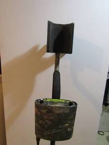 lot 188 image: The commando metal detector, used but works, just needs new batteries, wasused once