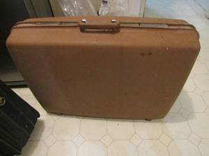 lot 199 image: Vintage sansonite suit case, Dark blue Adolfo suit case both used