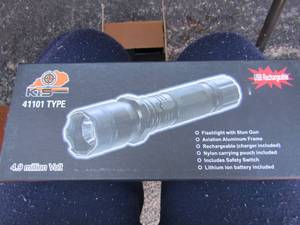 lot 207 image: Rechargeable Stungunflashlight New