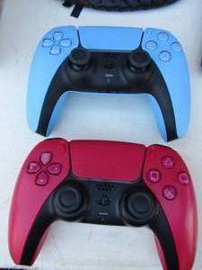 lot 250 image: PS5 controllers QTY 2 -  in great condition used only once red and baby blue