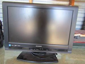 lot 23 image: Sylvania 20 tv no remote, unknown working condition, perfect size for childs room