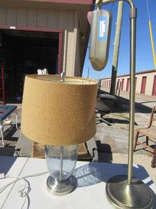 lot 35 image: Floor lamp 42 tall,  clear bubble glass table lamp with shade