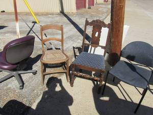 lot 37 image: 2 wooden kitchen chairs, rolling purple office chair and a guest chair