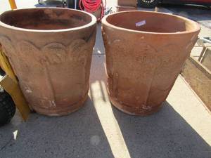 lot 8 image: 2 concrete outdoor planers with palm tree design 22x20