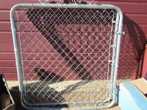 lot 40 image: 2 chain link single gates