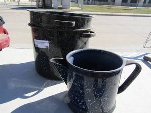 lot 28 image: speckled double handled pan with steam insert, Blue speckled handled water pot