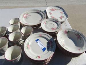 lot 9 image: Gibson dishes 3 dinner plates, 1 oval platter, 7 handled cups, 7 saucers, 7 cereal bowls and 7 salad plates
