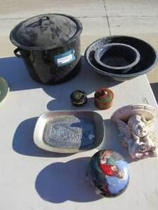 lot 75 image: covered speckled pan, trinkets qty 3, and more