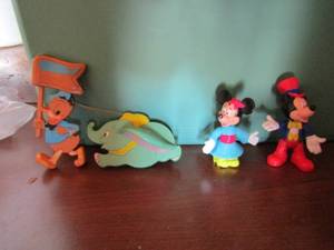 lot 95 image: vintage donald duck and mickey and minnie toys