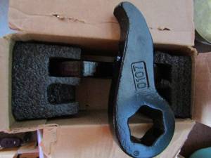 lot 101 image: Rough Country suspension systems 2011 25003500HD 1.5-2 torsion adjusters new qty 2