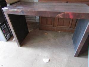 lot 116 image: LAMINATE Top table  Desk  30x46x20