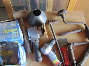 lot 130 image: misc. tool lot, sanders, power tools, scrappers and more