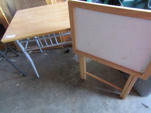 lot 143 image: tv tray and side table 21x22x18