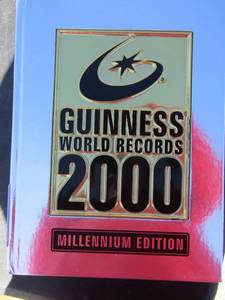 lot 152 image: Guinness world records 2000 Millennium Edition BOOK