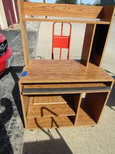 lot 175 image: small child desk key board pull out trey, side storage for modeum, also has a disk rack on wheels great condition, 533420