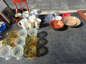 lot 185 image: large lot of glass and plastic coffee cups, 9 sherbet glasses and various size bowls