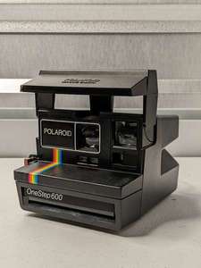 lot 12 image: Polaroid OneStep 600 Instant Film Camera Made in USA