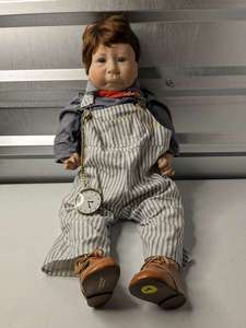 lot 19 image: Lee Middleton Doll