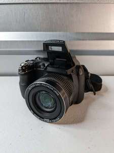 lot 21 image: Fujifilm FinePix S 14 Mega Pixels Digital Camera Model S4000A - Camera Only