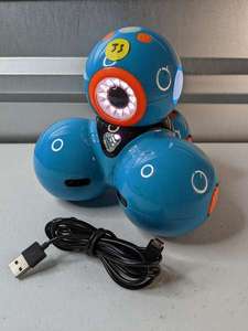 lot 33 image: Wonder Workshop DA01 Dash Robot - Blue