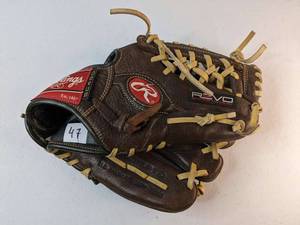 lot 47 image: RAWLINGS SC450 SERIES 4SC115PTD 11.5 Baseball InfieldPitcher Mitt RHT